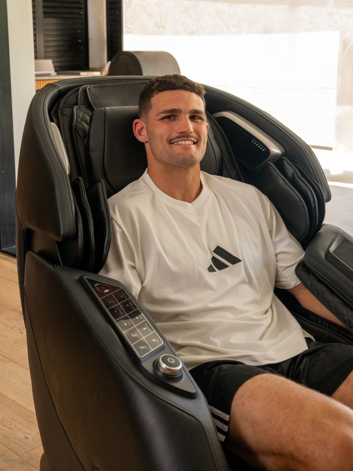 Zeus Athletica Massage Chair, view 2